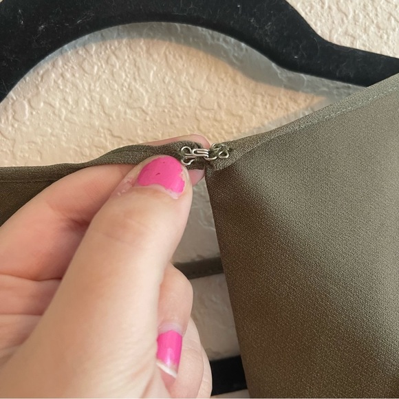 Parker Crosby Two Tone Olive Green Mini Shift Dress with Cutouts Women’s Medium - Picture 8 of 10